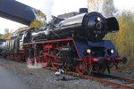 03 1010 (mit Pfiff) mit einem Sonderzug in Essen Zollverein, am 29.10.2016.