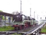 18 201 Durchfahrt im Bhf Naumburg/Saale Hbf am 29.4.2008