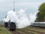 Erste Fahrten vor der großen Paradefahrt - 18 201 und 01 0509-8 fahren die Strecke entlang, um zu rangieren.