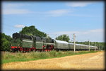 Am Zugschluss der Sonderzugüberfürhrung, von Leipzig nach Wittenberg,  die Schnellzugdampflok 18 201, zwischen Delitzsch und Zschortau, am 10.07.2016