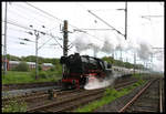 Dampflok 23071 hat am 5.5.2005 den Sonderzug DPE 83694 im Grenzbahnhof Bad Bentheim übernommen und fährt hier in Richtung Beekbergen ab.