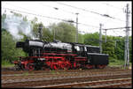 Dampflok 23071 hat hier am 5.5.2005 im Grenzbahnhof Bad Bentheim auf den Sonderzug DPE 83694 aus Deutschland gewartet und übernimmt nun diesen Zug, um ihn zum Zielort Beekbergen zu bringen.