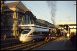 ICE 411510 neben der DAmpflok 231097 am 16.10.1999 im HBF Nürnberg.