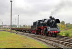 23 1097-1 (35 1097-1) ist anlässlich des Herbstlokfests mit mehreren Flachwagen als  Fotogüterzug  auf dem Gelände des Lokschuppen Staßfurt unterwegs.

🧰 Interessengemeinschaft Traditionslok 58 3047 e.V.
🕓 26.9.2020 | 10:43 Uhr