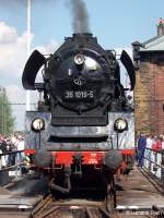 35 1019-5 des Lausitzer Dampflokclubs aus Cottbus rollt am 25.08.2007 auf die Drehscheibe des Bw Chemnitz Hilbersdorf.