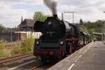 35 1097-1 + V1 der Hespertalbahn mit dem Pendelzug von Bochum-Dahlhausen S-Bahnhof nach Bochum-Dahlhausen Eisenbahnmuseum kurz vor der Abfahrt am S-Bahnhof Bochum-Dahlhausen am 16.04.11