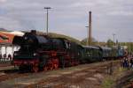 35 1097-1 + V1 der Hespertalbahn mit dem Pendelzug von Bochum-Dahlhausen S-Bahnhof nach Bochum-Dahlhausen Eisenbahnmuseum im Eisenbahnmuseum Bochum-Dahlhausen am 16.04.11