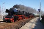 19.04.2015, 35 1097-1 (Vorspannlok) und 35 1019-5 (Zuglok) in Muldenhütten (Sachs.)