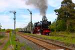 Museumseisenbahn Hanau Sonderzug mit Bahnwelt Kranichstein 23 042 in Ober-Widdersheim (Wetterau) am 26.04.26