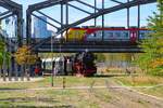 Bahnwelt Damstadt Kranichstein mit 023 042 auf der Hafenbahn Frankfurt am Main am 06.09.26 trifft auf HLB Grinsekatze 