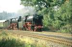 DB Jubilum Nrnberg,Sept.1985 Lok 23-105 vor der   01-110 zwischen Bayreuth und Nrnberg unterwegs.