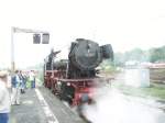 BR 23 042 des Kranichsteiner Eisenbahmuseums in Wiesbaden Hbf beim Adampfen.  