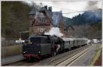Rund 5 Minuten hatte 23 042 mit ihrem Eilzug 37892 (Ersatzleistung fr RB 37892) am 5.4.2010 in Kyllburg Versptung. Die Aufnahme zeigt den Zug bei der Ausfahrt nach Trier.