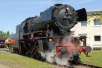 23 042 rangiert am 04.06.2010 im Bw Nördlingen (Bayerisches Eisenbahnmuseum).

Hersteller: Henschel, Kassel
Fabriknummer: 28542
Indienststellung: 21.12.1954
Erst-Bw: Mönchengladbach
Umbeheimatungen: Bestwig, Crailsheim
ursprüngl. Fahrzeugnr.: 23 042
Betreibernr. z.Z.d. Aufnahme: 23 042
Umzeichnungen: 023 042-5 (01.01.1968)
z-Stellung: 29.09.1975
Ausmusterung: 22.10.1975
Verbleib: Eisenbahnmuseum Darmstadt-Kranichstein e.V.
Radsatzfolge: 1'C1'h2
Vmax (km/h): 110 vorwärts, 85 rückwärts
Leistung (Psi): 1785
Dienstmasse (t): 83
max. Radsatzfahrmasse (t): 19
LüP (mm): 21.325