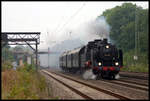 Dampflok 24009 fährt mit Volldampf am 11.09.2005 um 9.45 Uhr durch Natrup Hagen in Richtung Osnabrück.