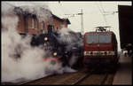 381182 und 143302 trafen sich am 6.5.1993 im Bahnhof Arnstadt.