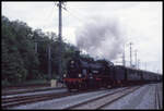 382267 fährt hier am 21.5.1995 in Bad Bentheim mit einem Sonderzug nach Nordhorn aus.