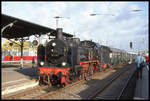 382267 fährt hier am 26.10.2002 mit einem Sonderzug im Rahmen des Brückenfestes in den Bahnhof Solingen ein.