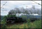 P 8 Posen 2455 macht sich hier am 13.7.2003 mit einem Sonderzug von Altenbeken aus auf den Weg nach Bad Driburg.