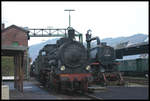 Preußen Lok 2455 neben schwerer Güterzuglok 441681 am 8.12.2005 im Eisenbahnmuseum Dieringhausen.