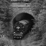 Anfang September 2023 habe ich die Dampflokomotive 38 2267 bei der Ausfahrt aus dem Welpertunnel in Hattingen abgelichtet.