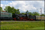 Die preu�ische P8 (38 2267) des Eisenbahnmuseums Bochum-Dahlhausen wurde am 18.05.2026 mit der BayernBahn 151 016-3 und dem Henkelzug von N�rdlingen nach Nordrhein-Westfalen bef�rdert, als die  Dualmode -Fuhre bei Th�ngersheim im Maintal fotografiert werden konnte. Die P8 war vom 13.05. bis 17.05.2026 anl�sslich des 5. Eisenbahnfestes in N�rdlingen als Gastlokomotive vor Foto- und Sonderz�gen im Einsatz.