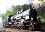 P8 „2455“ in Lnderbahnlackierung, verlsst gerade das BW Gelnde in Richtung des Bf Dieringhausen 07.10.2006.