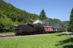 Die P8 fährt am 07.06.2014 gerade in den Bahnhof Lausheim-Blumegg ein.