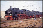 Lokparade am 17.4.1993 am BW Arnstadt:381182 rollt am Ende eines Lokzuges in Richtung HBF Arnstadt.