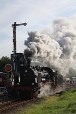 38 2267 macht Dampf.Am 18.9.10 machte die P8 des Eisenbahnmuseums Bochum-Dahlhausen Fhrerstandsmitfahrten