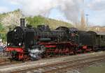 38 2267 mit Sonderzug nach Bochum Hbf am 16.4.11 in Bochum-Dahlhausen