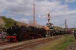 38 2267 + 212 007 mit einem Pendelzug im Eisenbahnmuseum Bochumm-Dahlhausen am 16.04.11