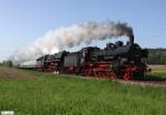 GEG 38 1301 + 01 533 mit Sonderzug nach Neuenmarkt-Wirsberg zum Dampf-Festival 175 Jahre Eisenbahn auf der Schiefen Ebene, KSB 855 Regensburg - Weiden - Hof, fotografiert bei Rothenstadt am 22.05.2010
