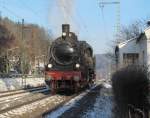 38 2455 steht am 08. Dezember 2012 als Einfahrtssignal des Bahnhofes Kronach.