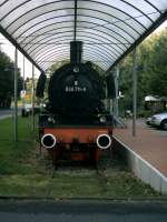 Dampflok 038 711-8 abgestellt in Berenbostel beim Wohnpark Mbel-Hesse um den  Mozart-Express  (sterreichisches Restaurant) aus ehemaligen Mitropa-Speisewagen zu ziehen. 19.09.2006