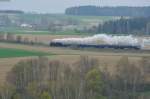 38 1301 mit ihrem Dampfsonderzug von Passau nach Dresden zum 6.Dresdner Dampfloktreffen. Aufgenommen kurz bei Oberthölau am 11.04.2014