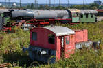 Im Vordergrund die Rangierlokomotive 323 052-1, dahinter die 1939 gebaute Dampflokomotive 41 073.