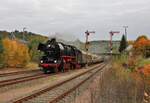 41 1144-9 mit dem Elstertal Express ist hier am 17.10.21 in Greiz zu sehen.
