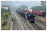 41 1144 am zweiten Plandampftag im Werratal (12.10.2007). Sie mute in Walldorf vor der Weiterfahrt auf einen Regionalzug warten. Im Hintergrund hat 44 1486 die leeren Holzwaggons bereits beigestellt, und wartet mit dem vollen Holzzug auf die Weiterfarht nach Meiningen.