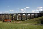 Die letzte Aufnahme des Tages zeigt 41 1144 mit ihrem Begleiterwagen auf dem Viadukt bei Wegefarth. Die Lok war an diesem Wochenende zu Gast beim 4.Dresdner Dampfloktreffen und ist hier bereits auf dem Heimweg nach Eisenach, 01.04.2012