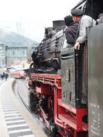 Detailsaufnahme der Dampflokomotive 41 018 (Dampflok-Gesellschaft München e.V.) samt Personal bei der Einfahrt in den Bahnhof Neusstadt/W.

Anlass meiner Reise war das 175-jährige Jubiläum der Eisenbahn in der Südpfalz.
Neusstadt/W., der 01.10.2022