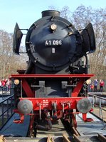 41 096 am 04.03.2017 auf der Drehscheibe des Deutschen Technik Museums, Frontansicht