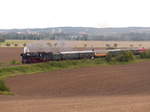 EFSFT 44 1486-8 und CLR 229 181-3 am Zugschluss mit dem DPE 24178 von Magdeburg Hbf nach Laucha (Unstrut), am 09.09.2017 bei Kleinjena.