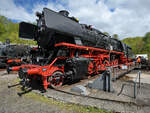 Passt gerade mal so auf die Drehscheibe des Eisenbahnmuseums in Bochum, die 1943 bei Krupp gebaute Güterzugdampflokomotiven 044 377-0. (April 2026)