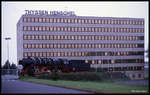 Am 3.10.1990 stand die schwere Güterzuglok 44481 noch als Denkmal vor dem Bürogebäude von Thyssen Henschel in Kassel.