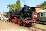 44 1486-8 (DR 44) steht auf dem Gelände des DB Museums Halle (Saale) anlässlich des jährlichen Sommerfests für Führerstandsmitfahrten bereit.