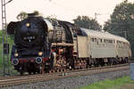 44 1486-8 am 26.05.2018 20:46 nördlich von Salzderhelden am BÜ 75,1 in Richtung Kreiensen/Goslar auf der Rückfahrt von der Weserberglandtour