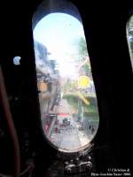 Das Sichtfenster eines Lokfhrers auf einer Lok der Br 043. Sehr eingeschrnkte Sicht, wenn man nicht das Seitenfenster benutzt.