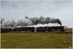 44 2546 als Vorspannlok und 44 1486 als Zuglok, bringen den 1400t schweren Holzzug von Bad Salzungen nach Eisenach.