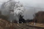 IGE - Dampfsonderzug von Gera nach Lichtenfels DPE 20102, versucht den letzten Anstieg zum Bahnhof Weida zu erklimmen. Gezogen wurde dieser von der 44 1468 und 44 2546 am 26.02.2017